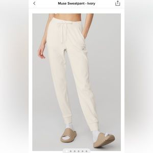 Alo yoga muse sweatpants